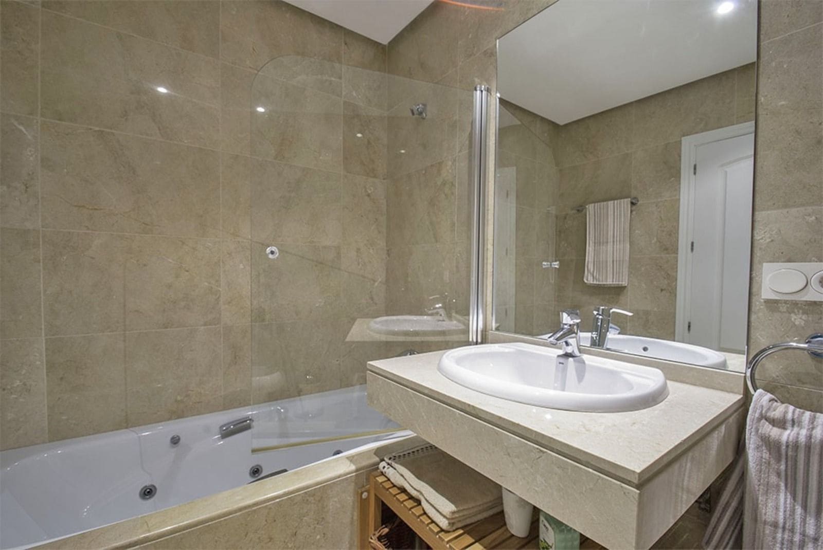 2 bedroom Penthouse for sale in La Alcaidesa - € 499,000 (Ref: 9738871)