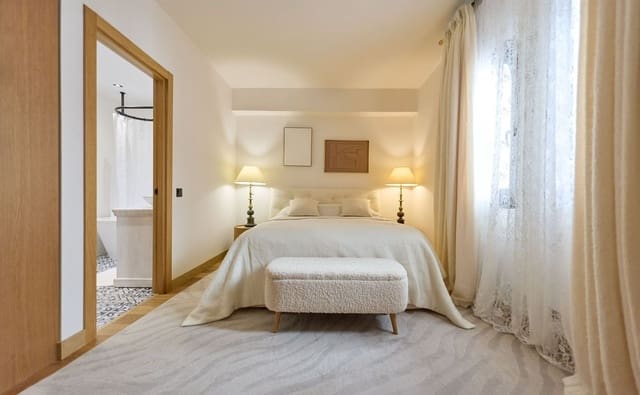 Apartamento de 2 habitaciones en Puerto Banus, Marbella en venta - 1.100.000 € (Ref: 9738878)