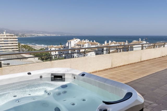 Ático de 3 habitaciones en Puerto Banus, Marbella en venta - 2.300.000 € (Ref: 9738880)