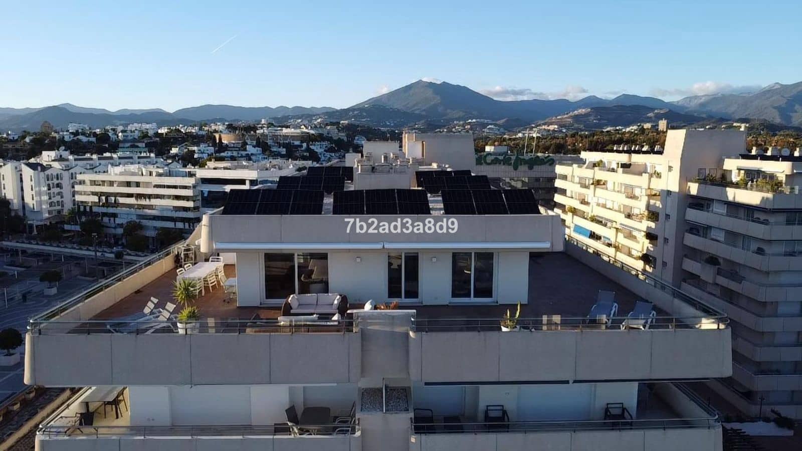 Ático de 3 habitaciones en Puerto Banus en venta - 2.300.000 € (Ref: 9738880)