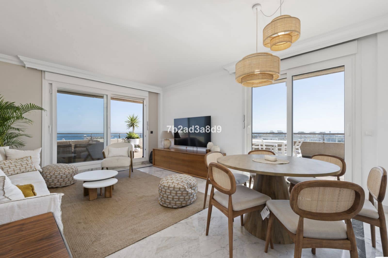 Ático de 3 habitaciones en Puerto Banus en venta - 2.300.000 € (Ref: 9738880)