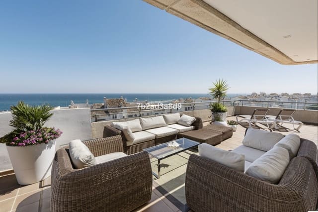 Ático de 3 habitaciones en Puerto Banus, Marbella en venta - 2.300.000 € (Ref: 9738880)