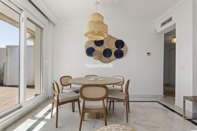 Ático de 3 habitaciones en Puerto Banus, Marbella en venta - 2.300.000 € (Ref: 9738880)