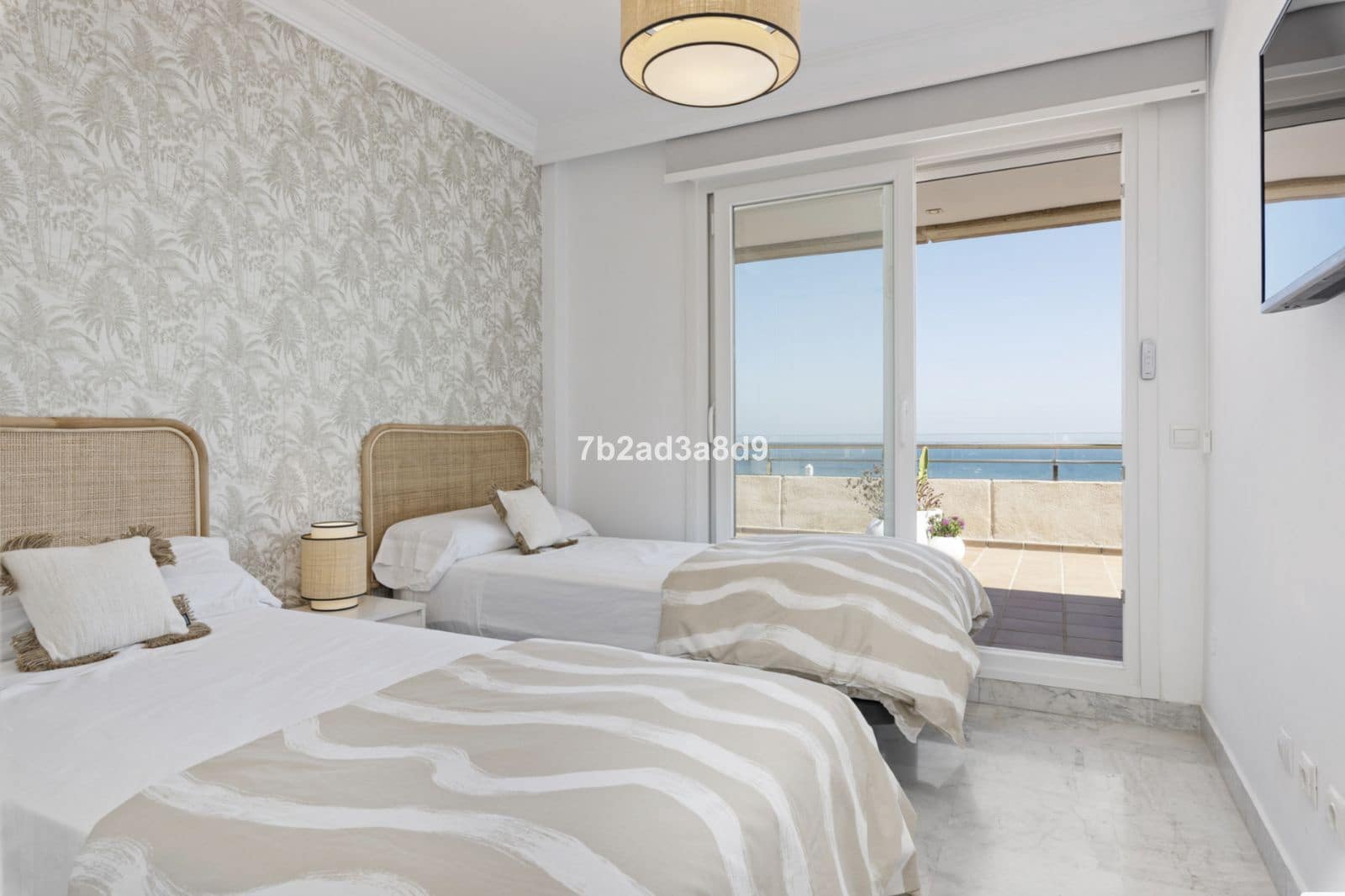 Ático de 3 habitaciones en Puerto Banus en venta - 2.300.000 € (Ref: 9738880)