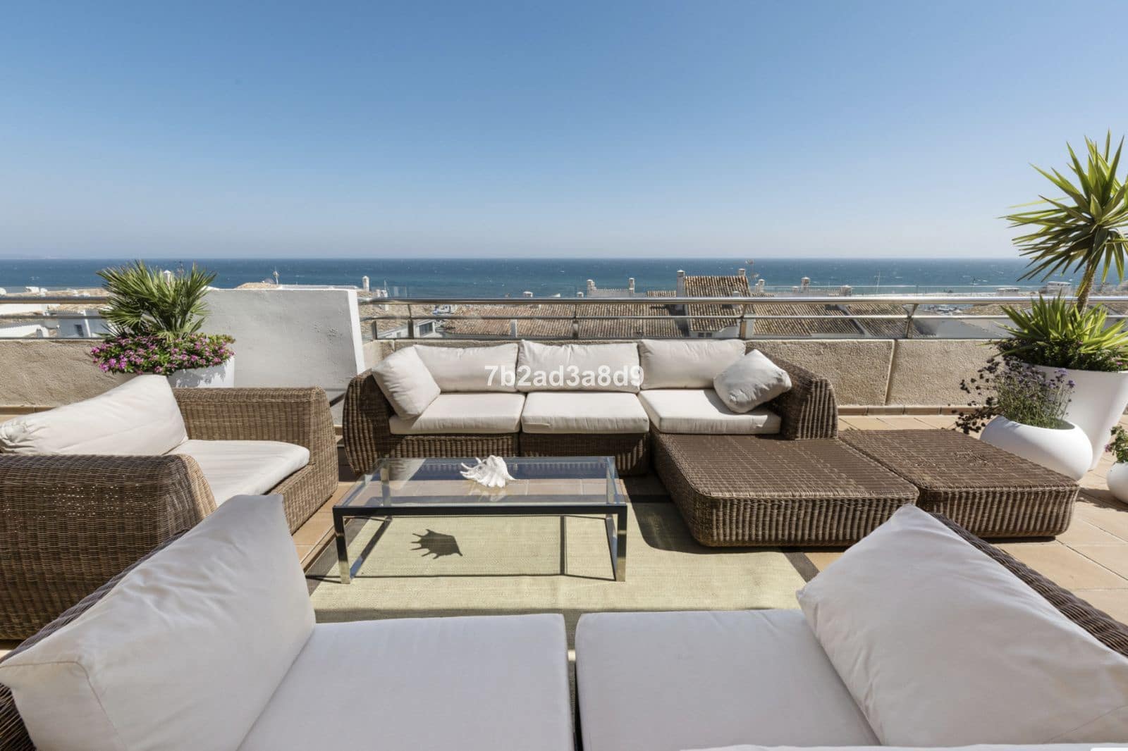 Ático de 3 habitaciones en Puerto Banus en venta - 2.300.000 € (Ref: 9738880)