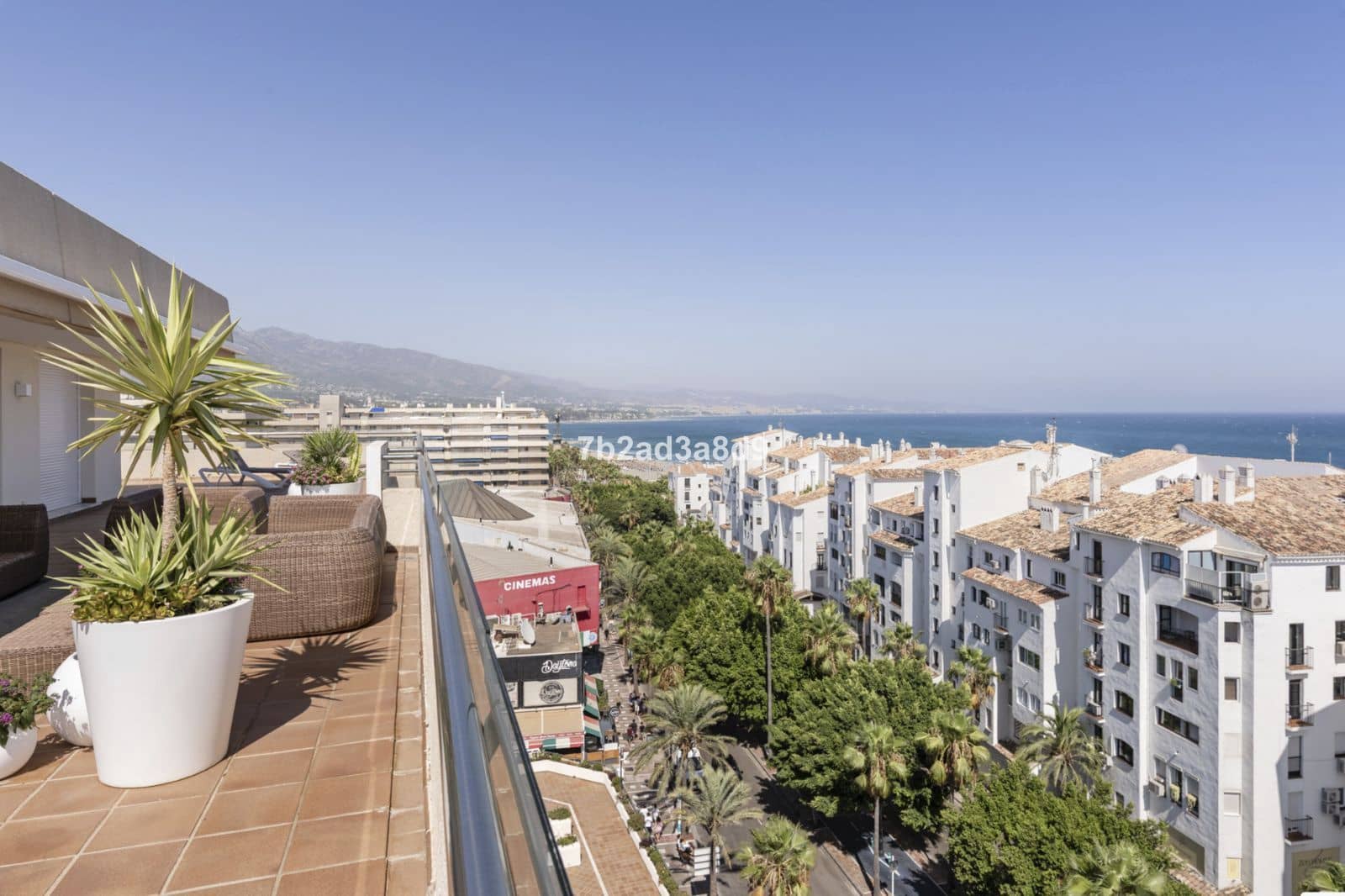 Ático de 3 habitaciones en Puerto Banus en venta - 2.300.000 € (Ref: 9738880)