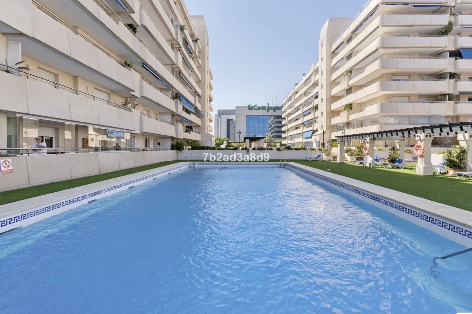 Ático de 3 habitaciones en Puerto Banus en venta - 2.300.000 € (Ref: 9738880)