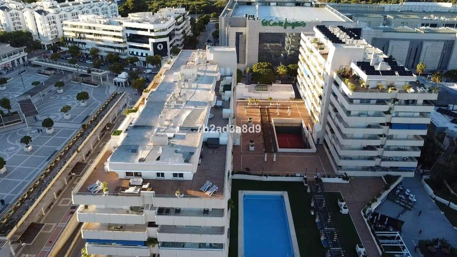 Ático de 3 habitaciones en Puerto Banus en venta - 2.300.000 € (Ref: 9738880)