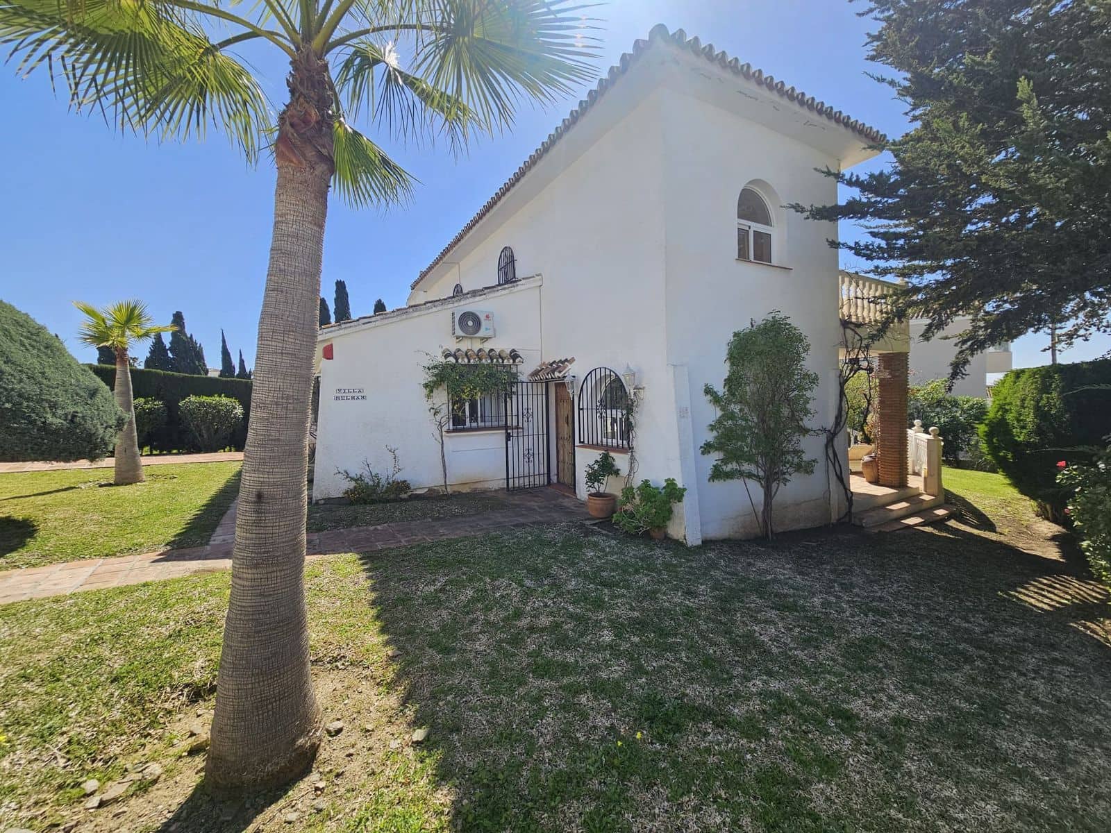 4 bedroom Villa for sale in Riviera del Sol - € 795,000 (Ref: 9738885)