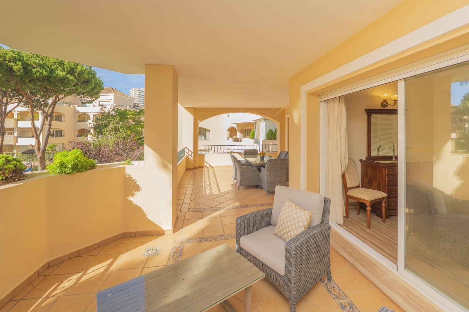 2 bedroom Apartment for sale in Elviria - € 695,000 (Ref: 9738891)