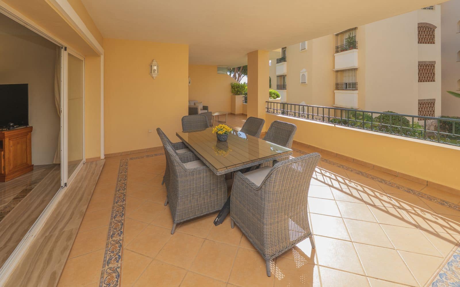 2 bedroom Apartment for sale in Elviria - € 695,000 (Ref: 9738891)
