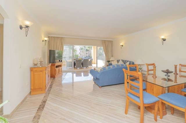 2 soveværelse Lejlighed til salg i Elviria, Marbella - € 695.000 (Ref: 9738891)