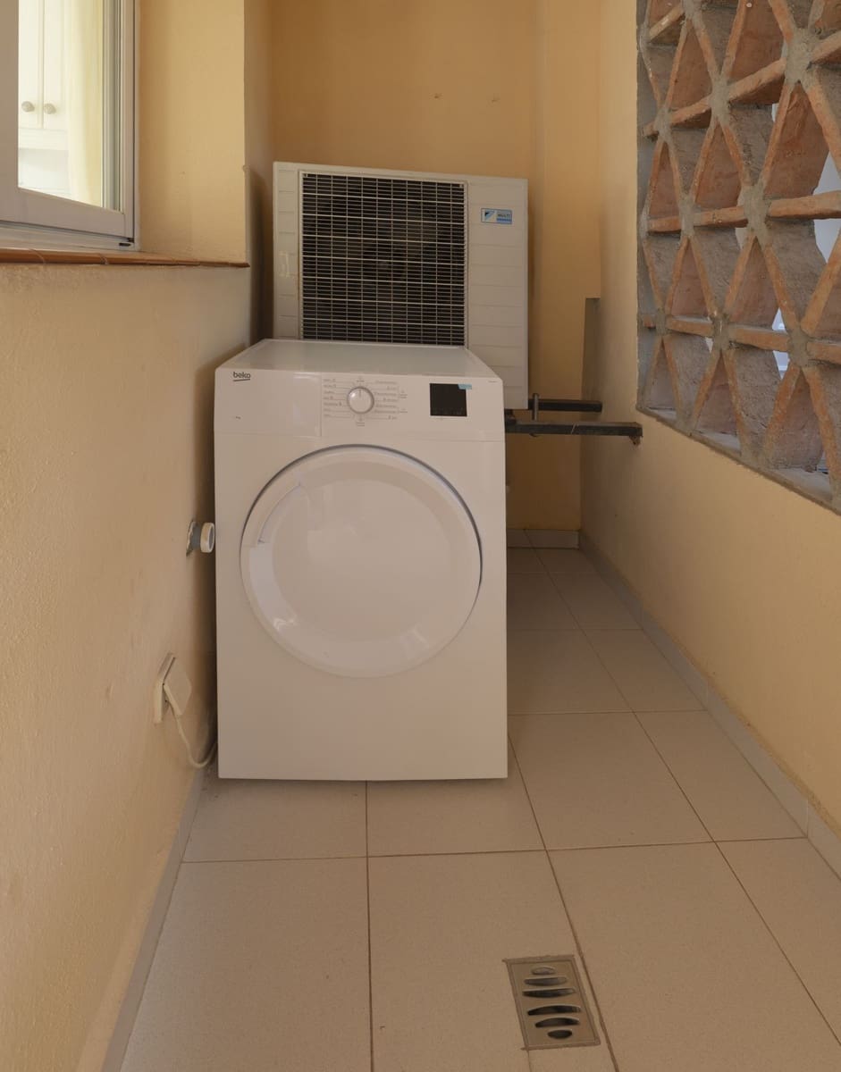 2 bedroom Apartment for sale in Elviria - € 695,000 (Ref: 9738891)