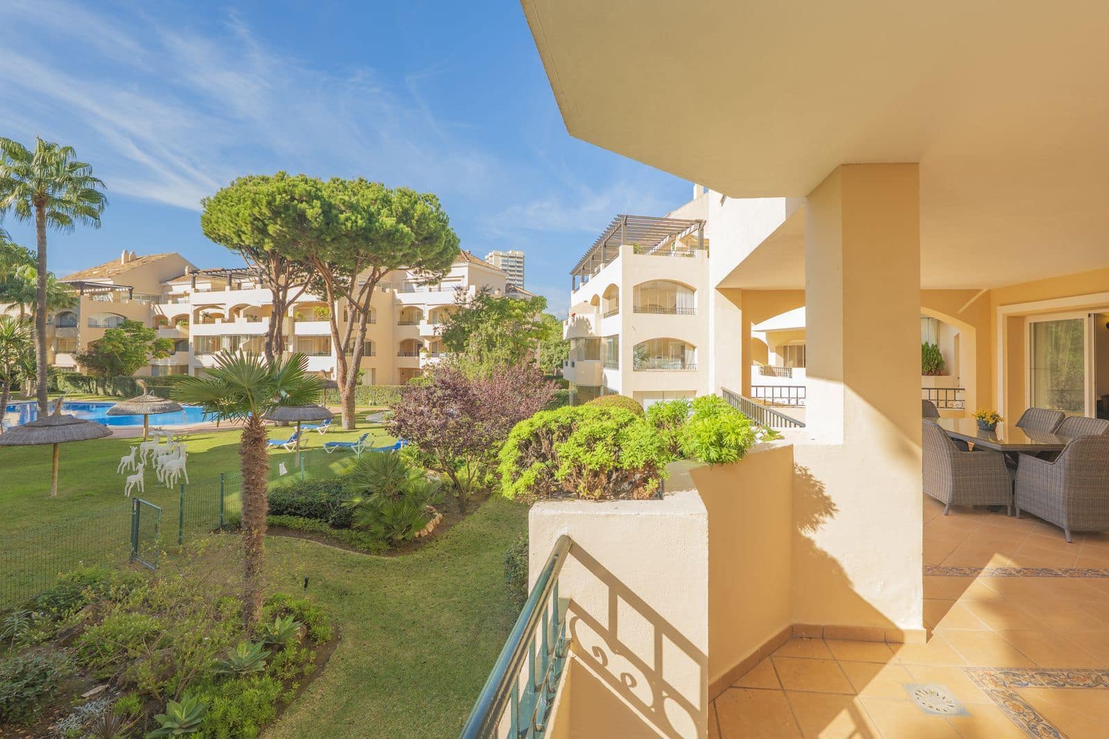 2 bedroom Apartment for sale in Elviria - € 695,000 (Ref: 9738891)