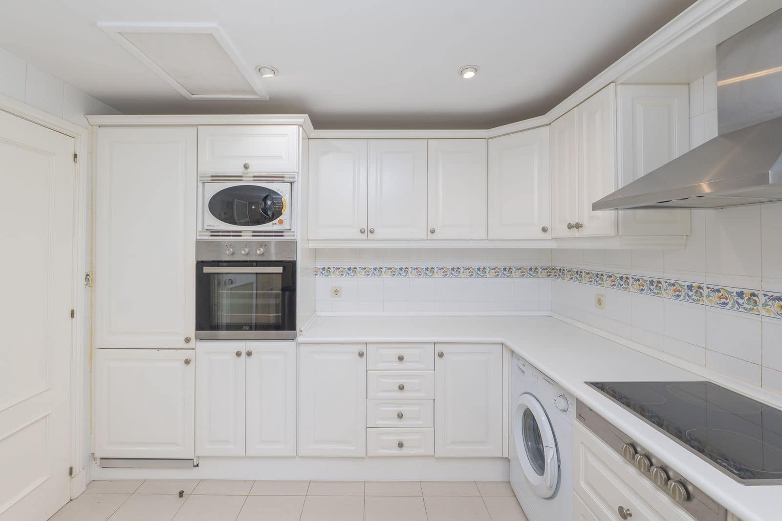 2 bedroom Apartment for sale in Elviria - € 695,000 (Ref: 9738891)