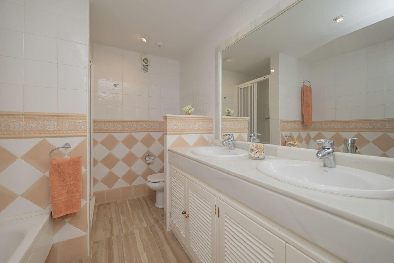 2 bedroom Apartment for sale in Elviria - € 695,000 (Ref: 9738891)