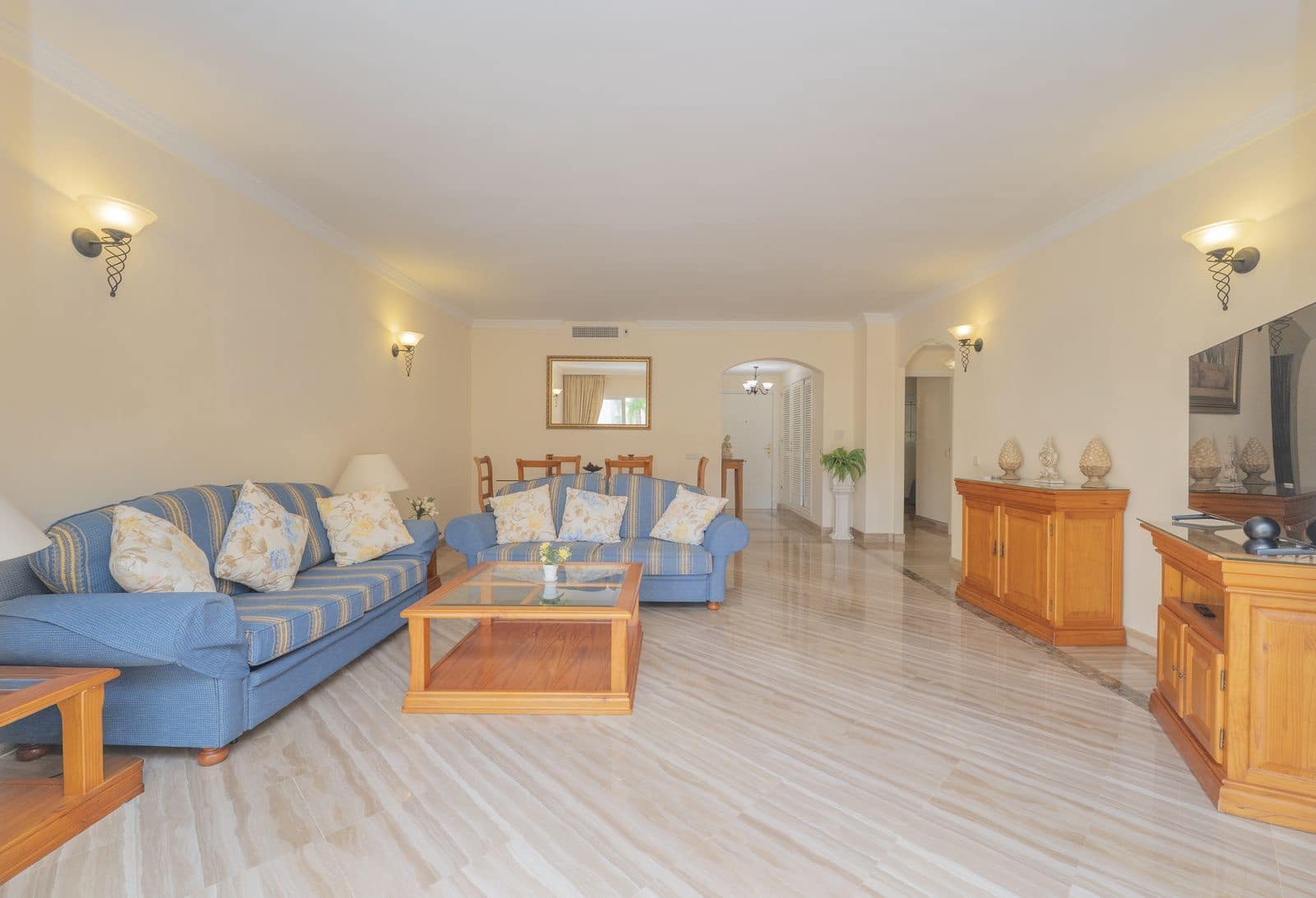 2 bedroom Apartment for sale in Elviria - € 695,000 (Ref: 9738891)