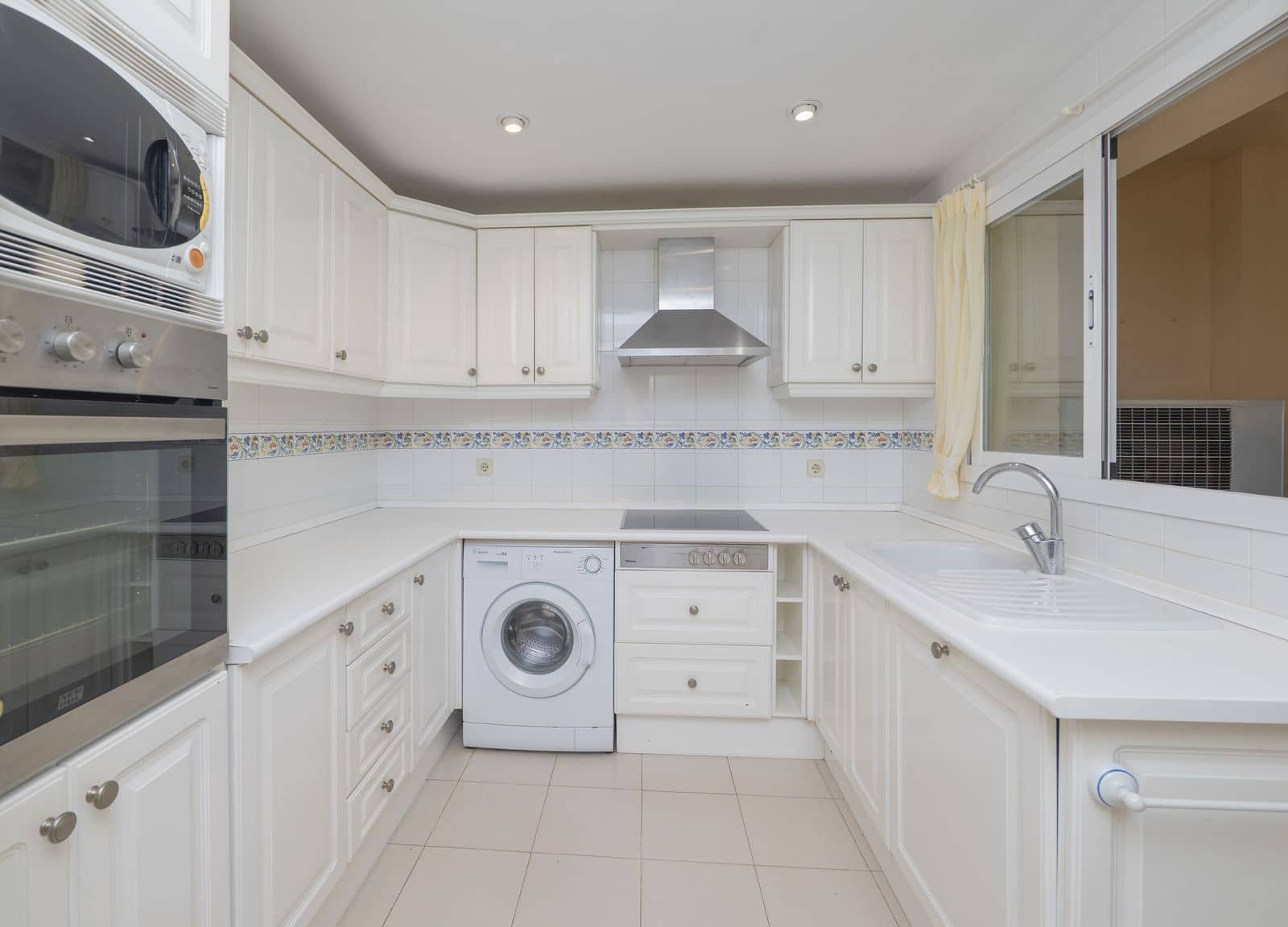 2 bedroom Apartment for sale in Elviria - € 695,000 (Ref: 9738891)