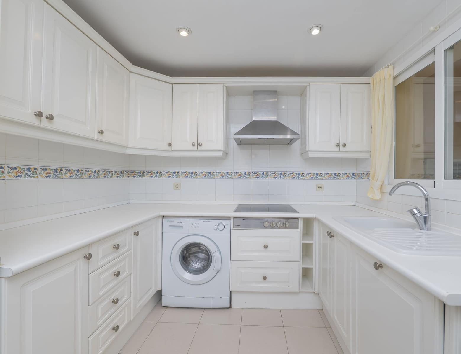 2 bedroom Apartment for sale in Elviria - € 695,000 (Ref: 9738891)