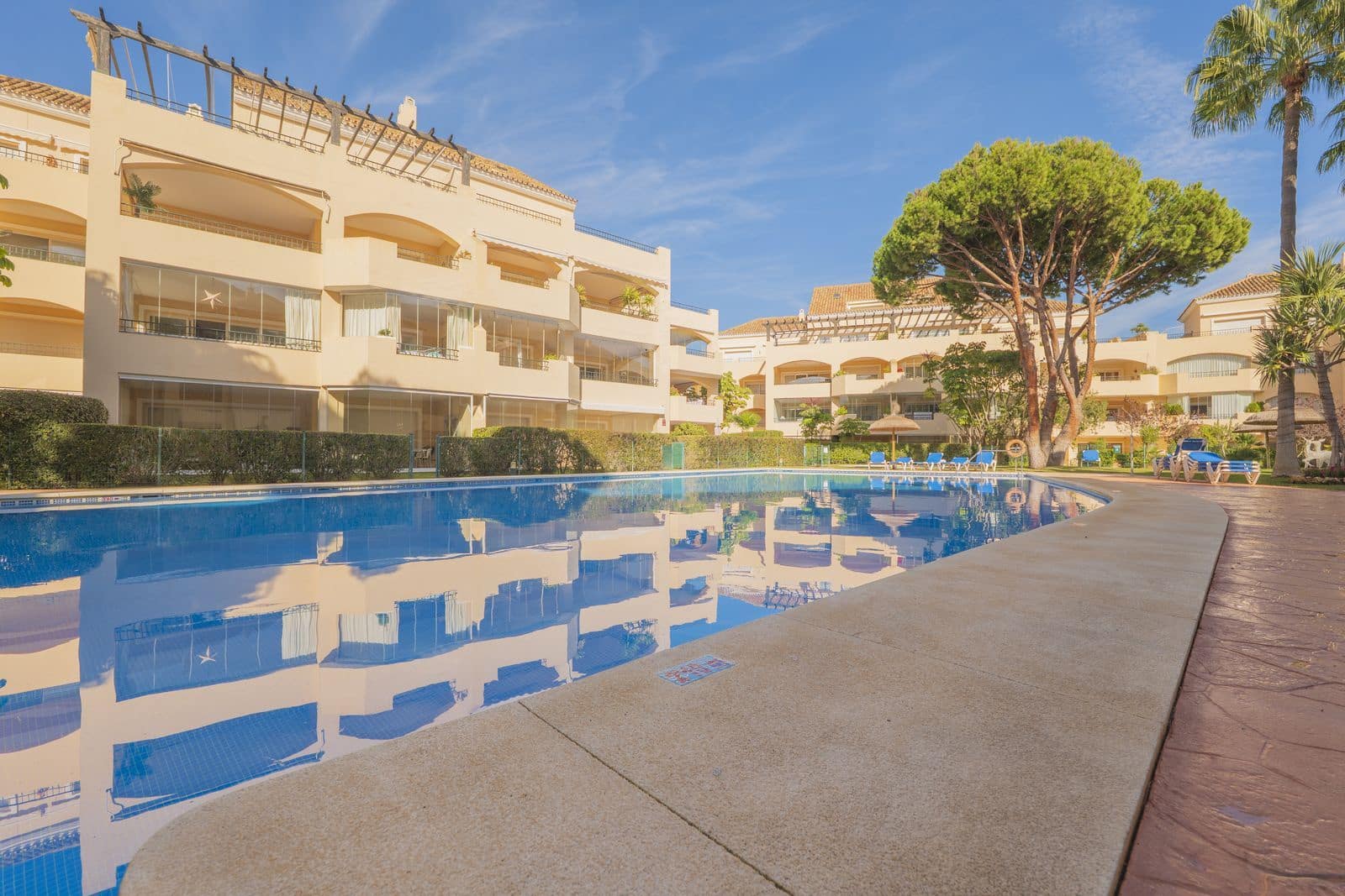 2 bedroom Apartment for sale in Elviria - € 695,000 (Ref: 9738891)
