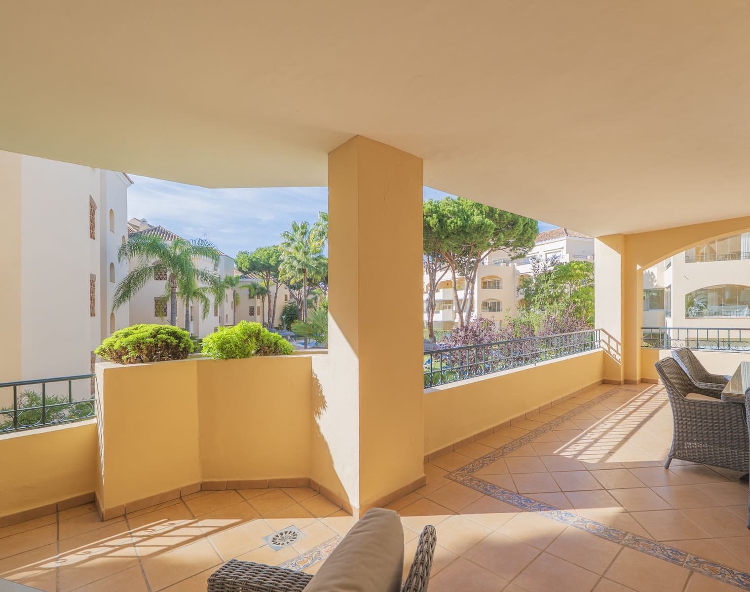 2 bedroom Apartment for sale in Elviria - € 695,000 (Ref: 9738891)