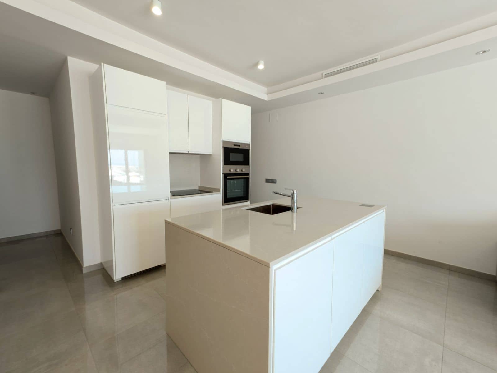 2 bedroom Apartment for sale in Puerto Banus - € 985,000 (Ref: 9738892)