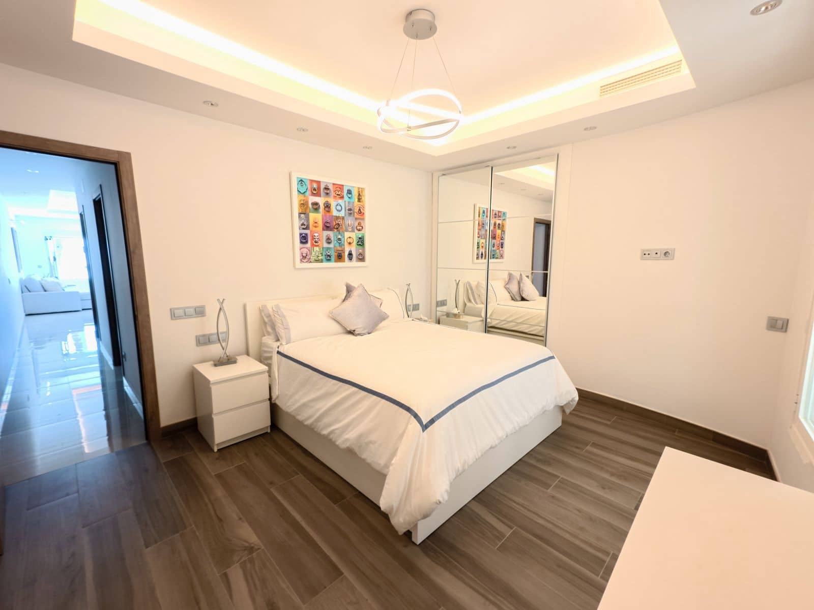 2 bedroom Apartment for sale in Puerto Banus - € 985,000 (Ref: 9738892)