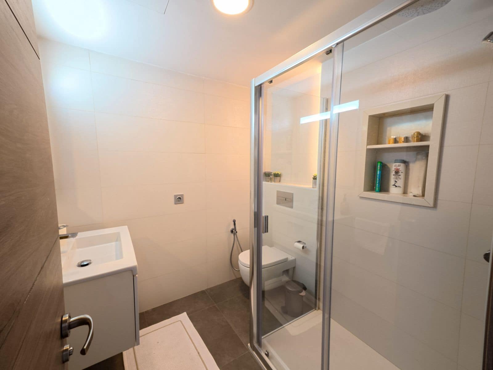 2 bedroom Apartment for sale in Puerto Banus - € 985,000 (Ref: 9738892)