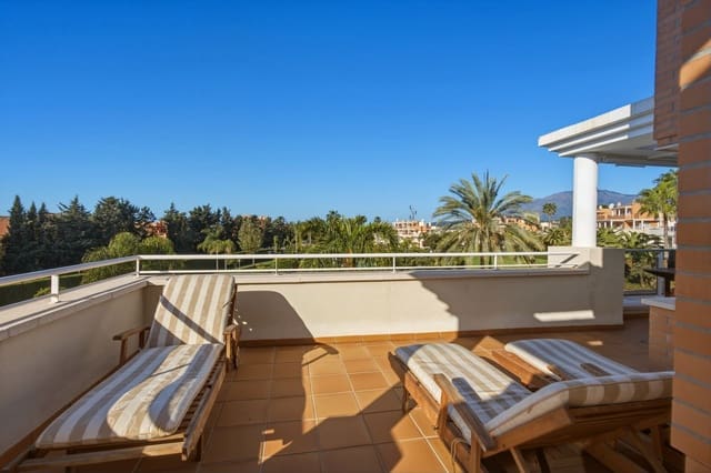 3 sovrum Takvåning till salu i Estepona - 549 000 € (Ref: 9738909)