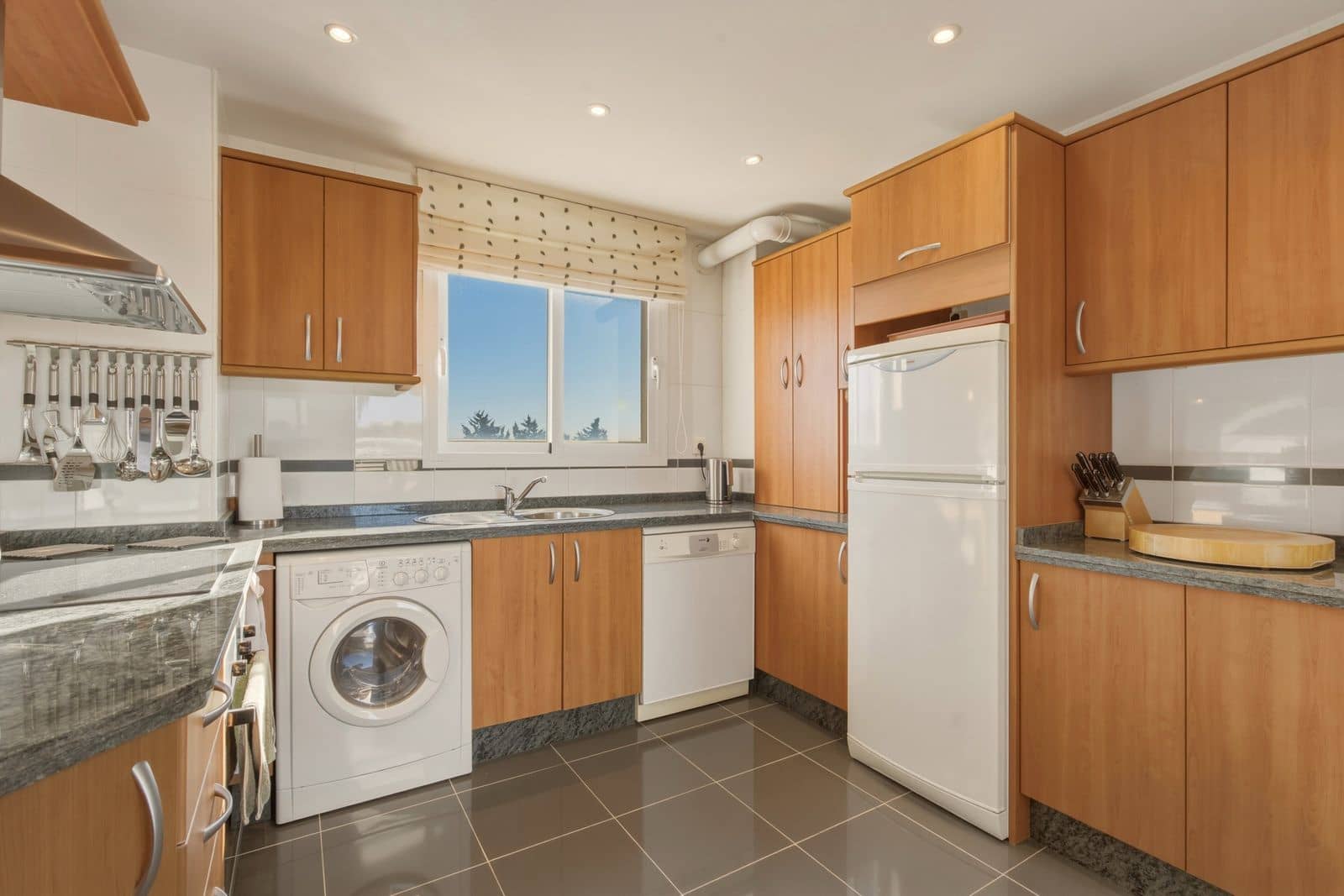 3 sovrum Takvåning till salu i Estepona - 549 000 € (Ref: 9738909)