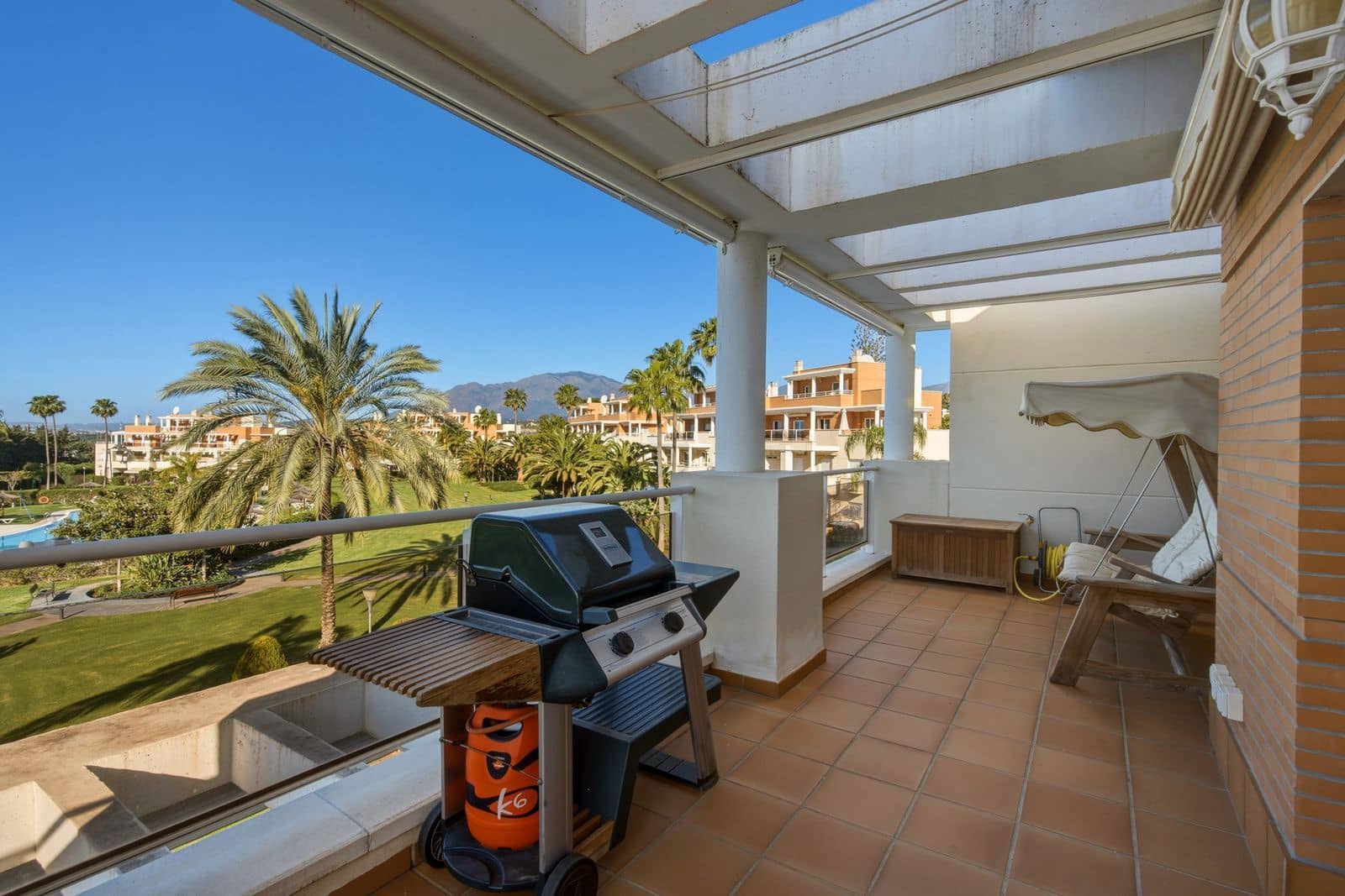 3 sovrum Takvåning till salu i Estepona - 549 000 € (Ref: 9738909)