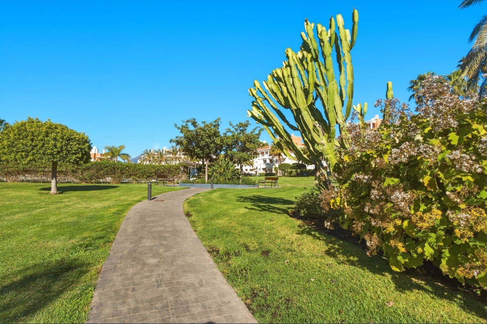 3 sovrum Takvåning till salu i Estepona - 549 000 € (Ref: 9738909)