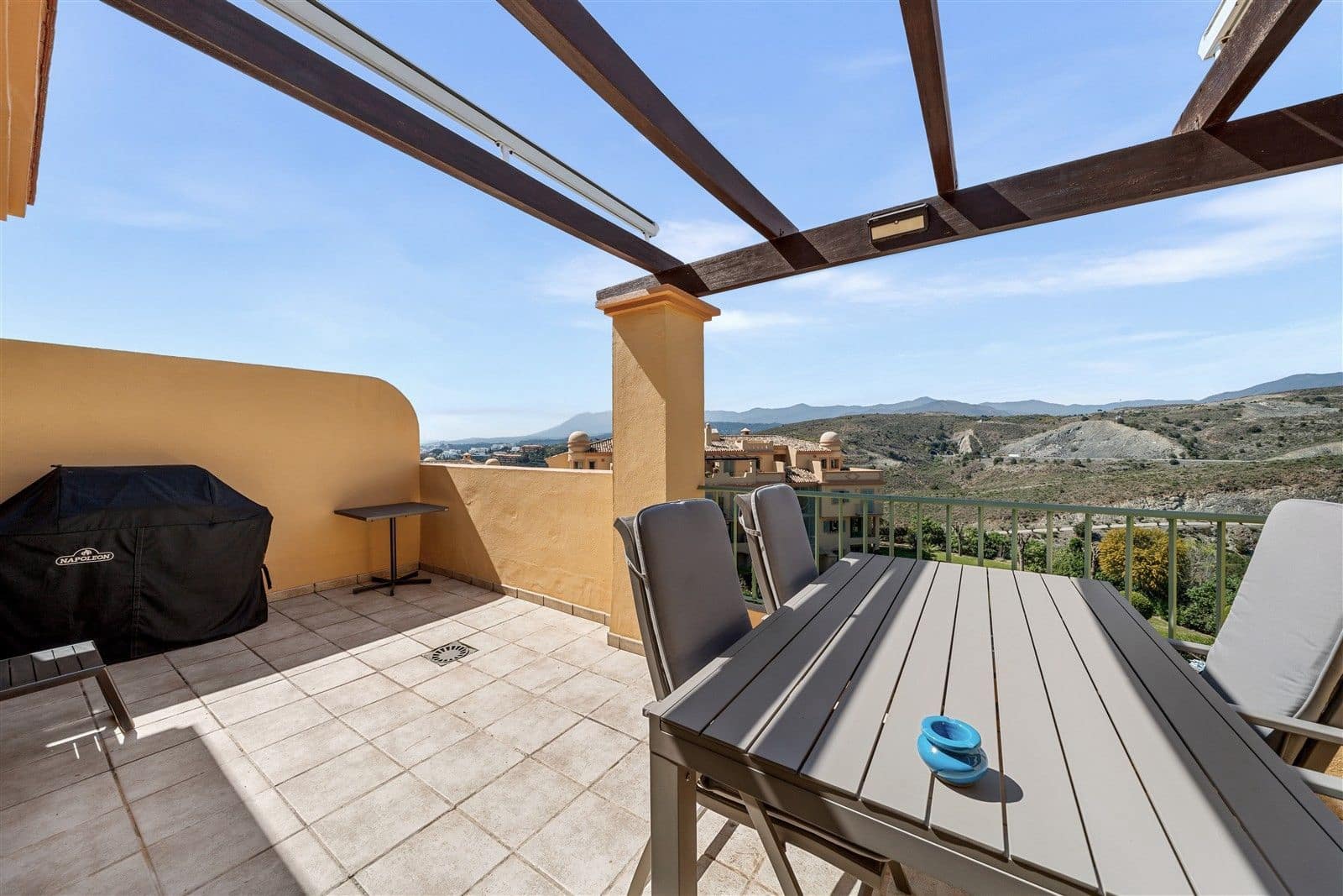 4 sypialnia Penthouse na sprzedaż w Los Flamingos - 1 100 000 € (Ref: 9738911)