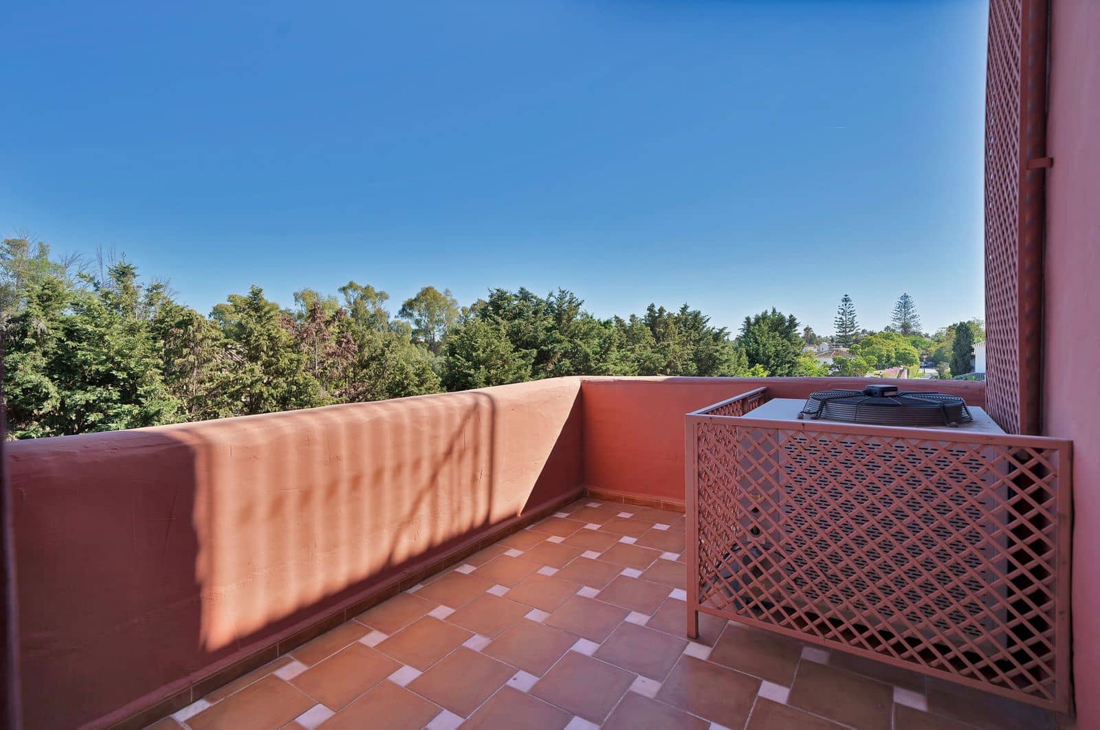 Ático de 5 habitaciones en Guadalmina en venta - 2.295.000 € (Ref: 9738917)