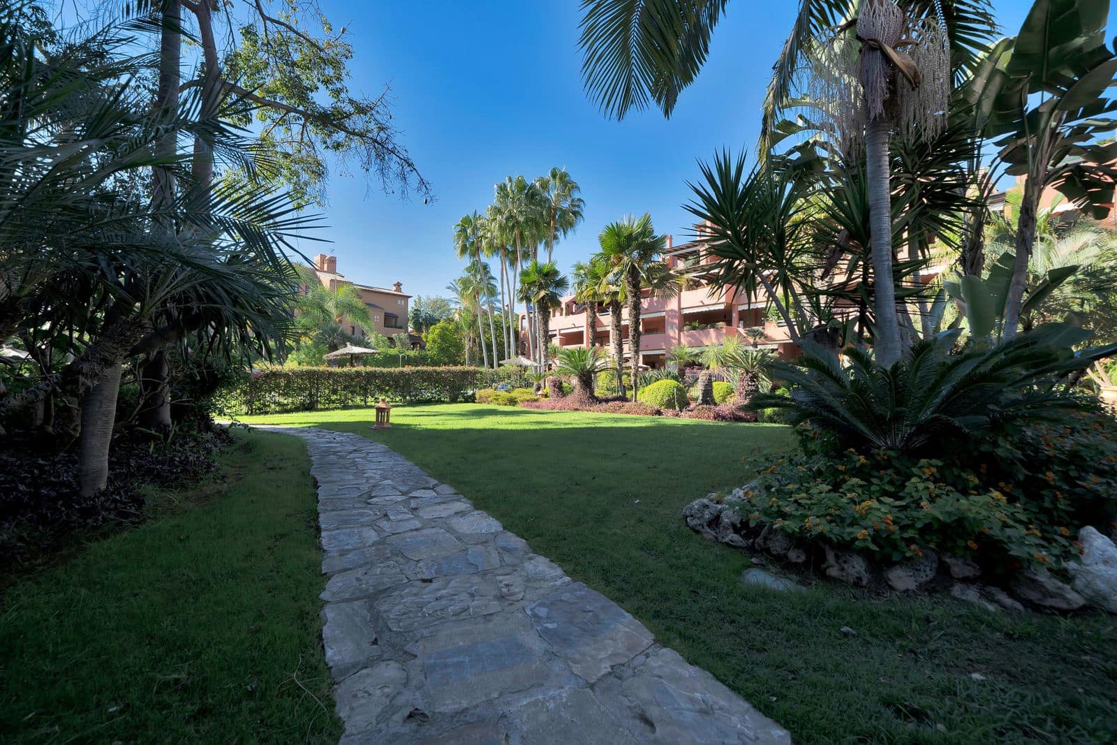 Ático de 5 habitaciones en Guadalmina en venta - 2.295.000 € (Ref: 9738917)