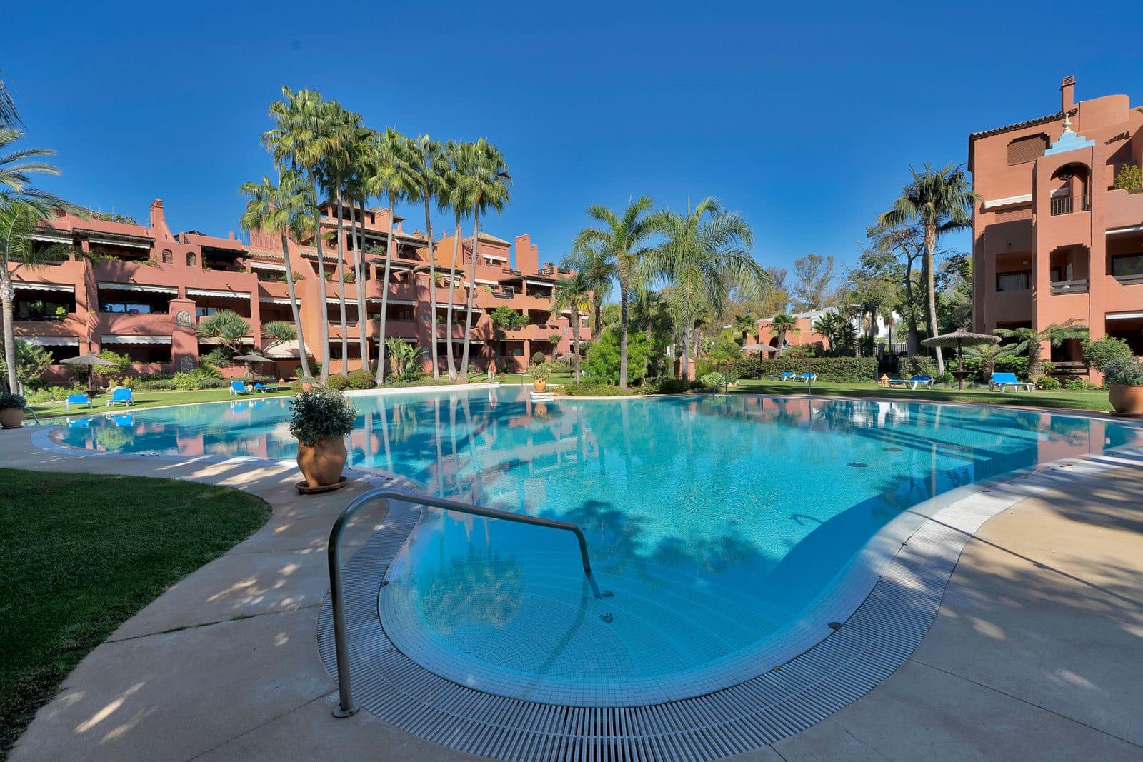 Ático de 5 habitaciones en Guadalmina en venta - 2.295.000 € (Ref: 9738917)