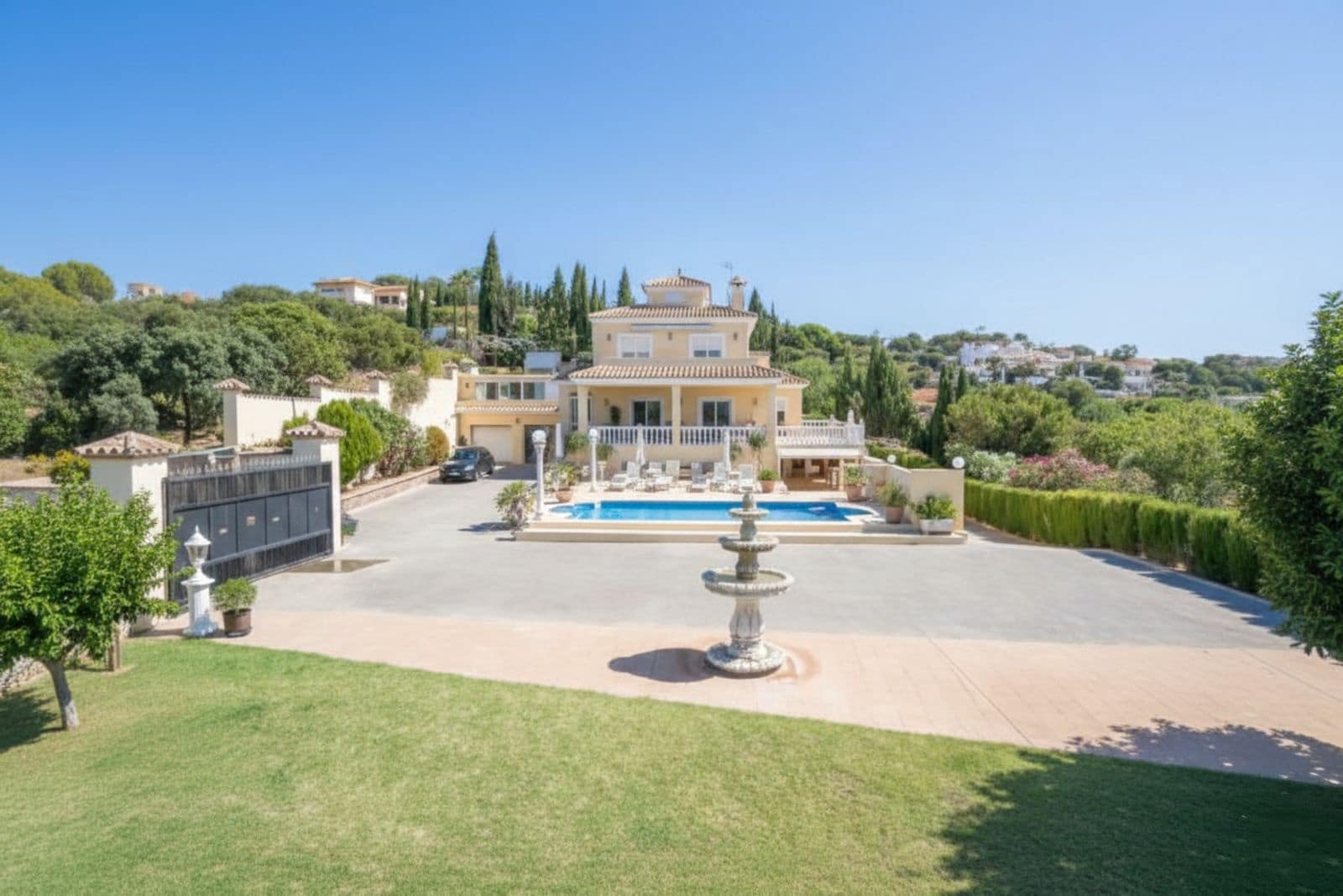 Finca/Casa Rural de 6 habitaciones en Estepona en venta - 1.395.000 € (Ref: 9738919)