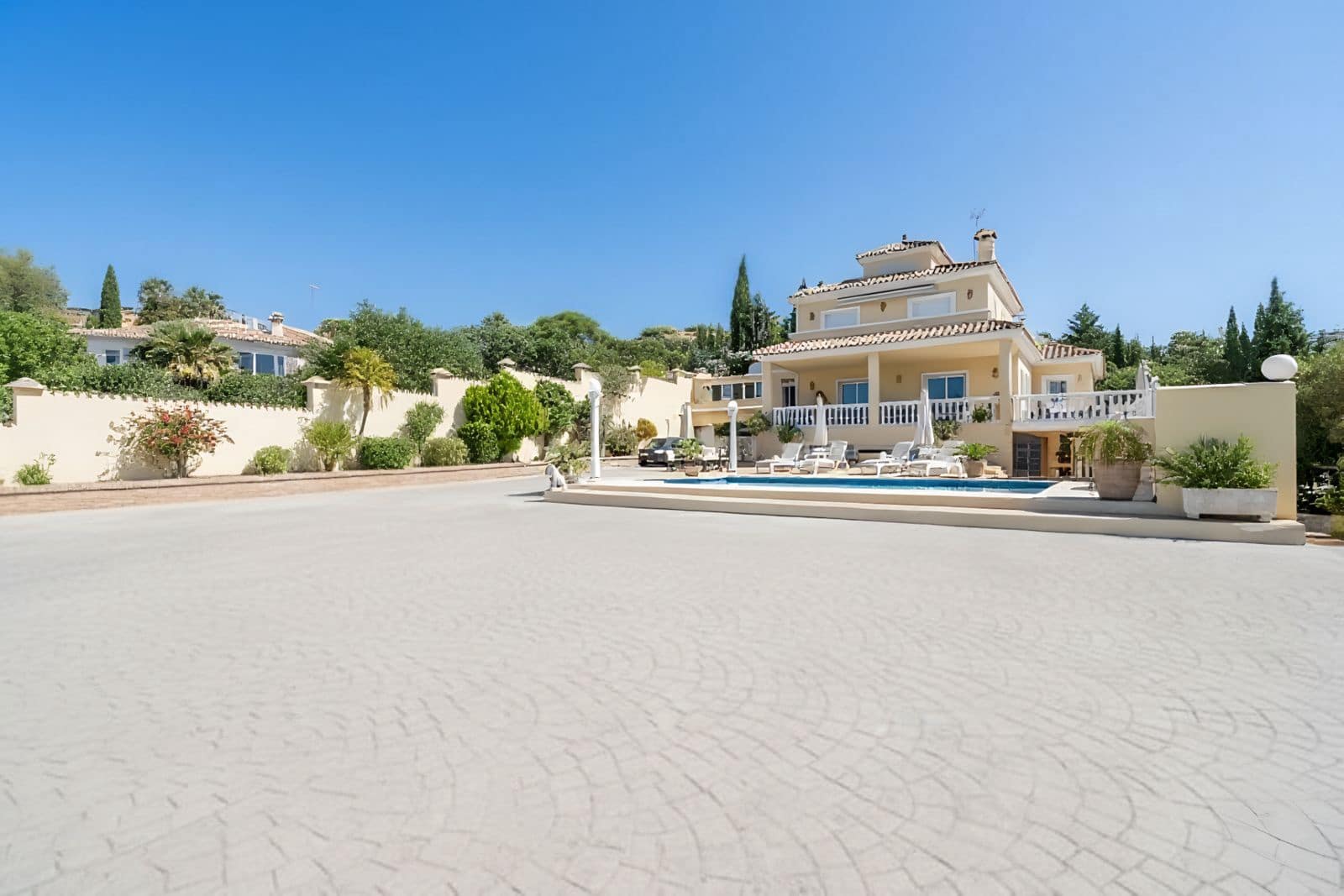 Finca/Casa Rural de 6 habitaciones en Estepona en venta - 1.395.000 € (Ref: 9738919)