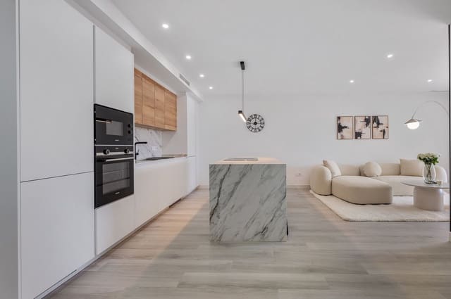 3 chambre Appartement à vendre à Nueva Andalucia, Marbella - 695 000 € (Ref: 9784561)