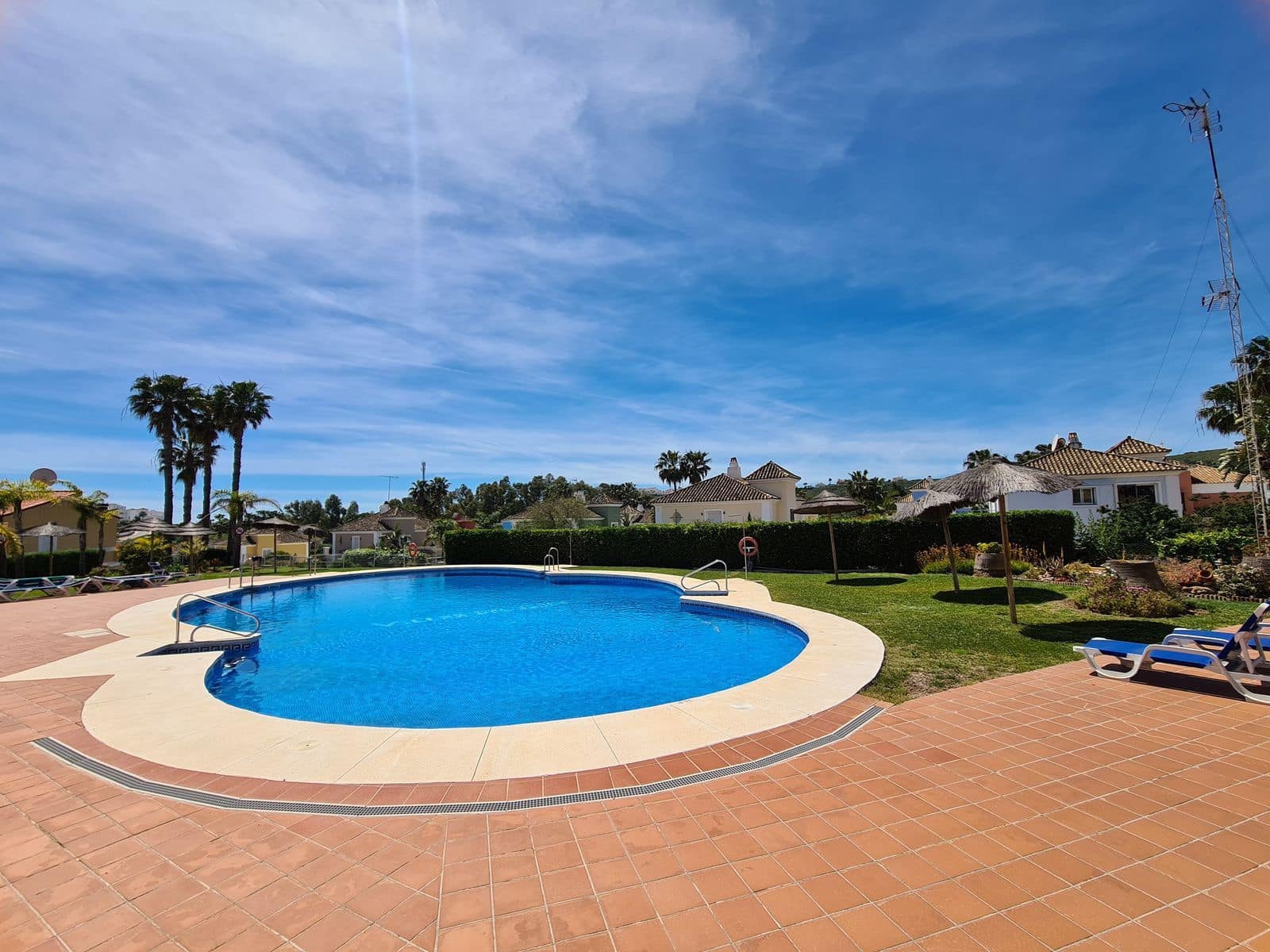 3 makuuhuone Paritalo myytävänä paikassa La Duquesa / Puerto de la Duquesa - 369 000 € (Ref: 9784572)