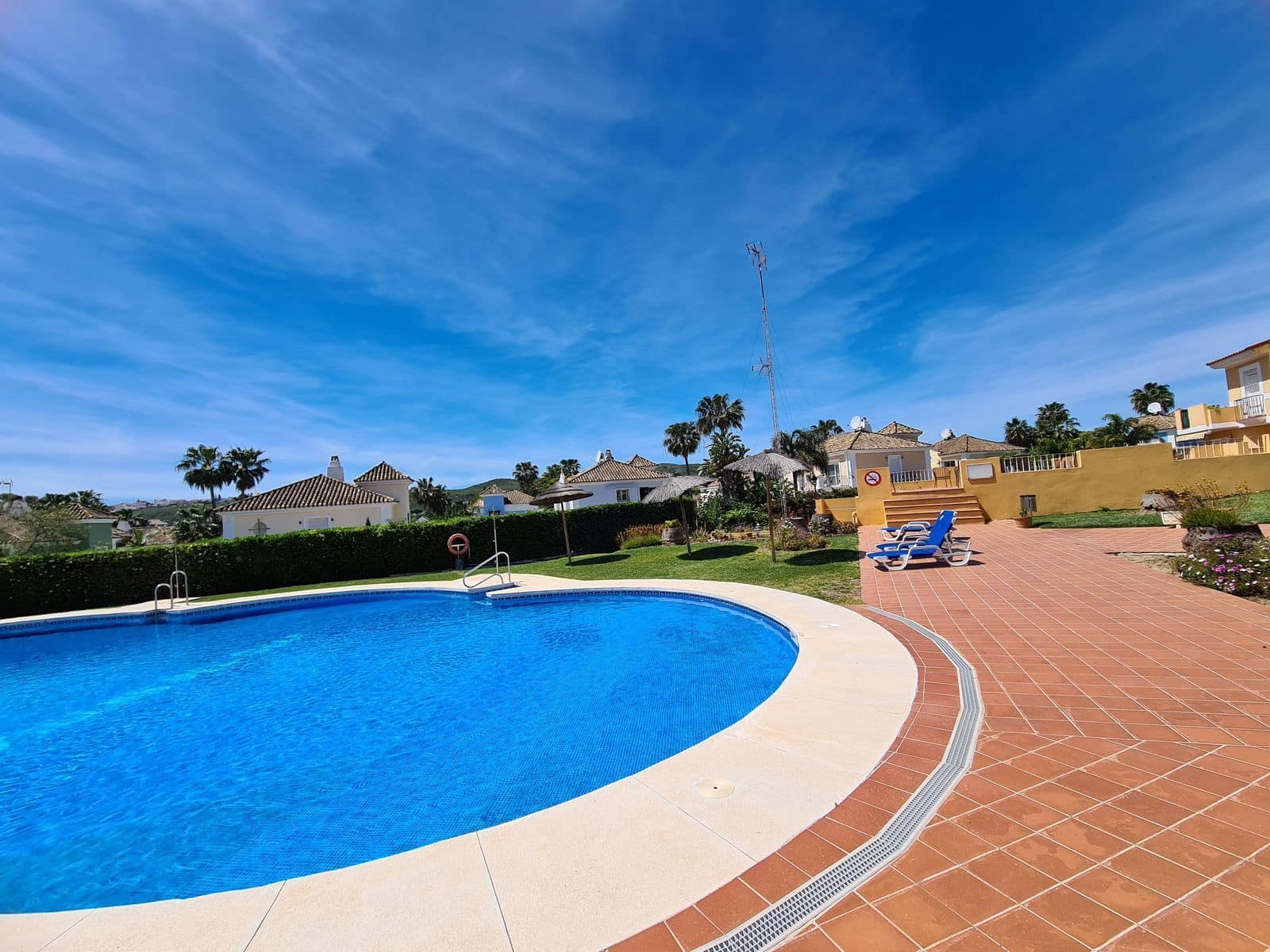 3 makuuhuone Paritalo myytävänä paikassa La Duquesa / Puerto de la Duquesa - 369 000 € (Ref: 9784572)