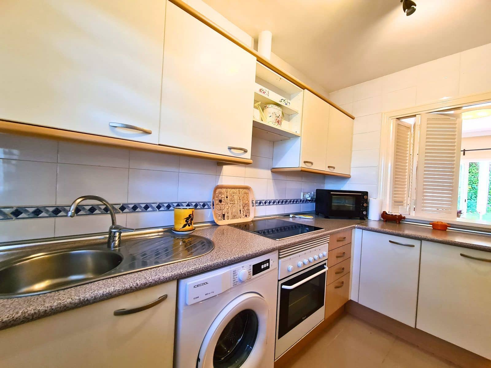 3 makuuhuone Paritalo myytävänä paikassa La Duquesa / Puerto de la Duquesa - 369 000 € (Ref: 9784572)