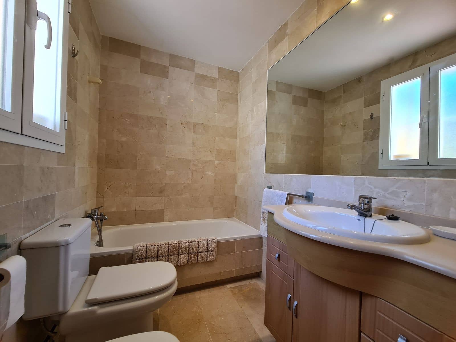 3 makuuhuone Paritalo myytävänä paikassa La Duquesa / Puerto de la Duquesa - 369 000 € (Ref: 9784572)