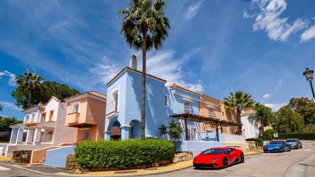2 sypialnia Dom na sprzedaż w Nueva Andalucia, Marbella - 715 000 € (Ref: 9784573)