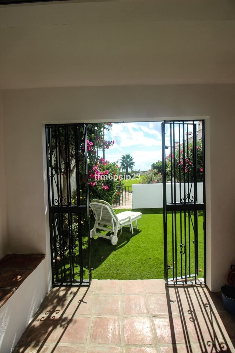 4 slaapkamer Halfvrijstaande villa te koop in Bahia de Casares - € 875.000 (Ref: 9784575)