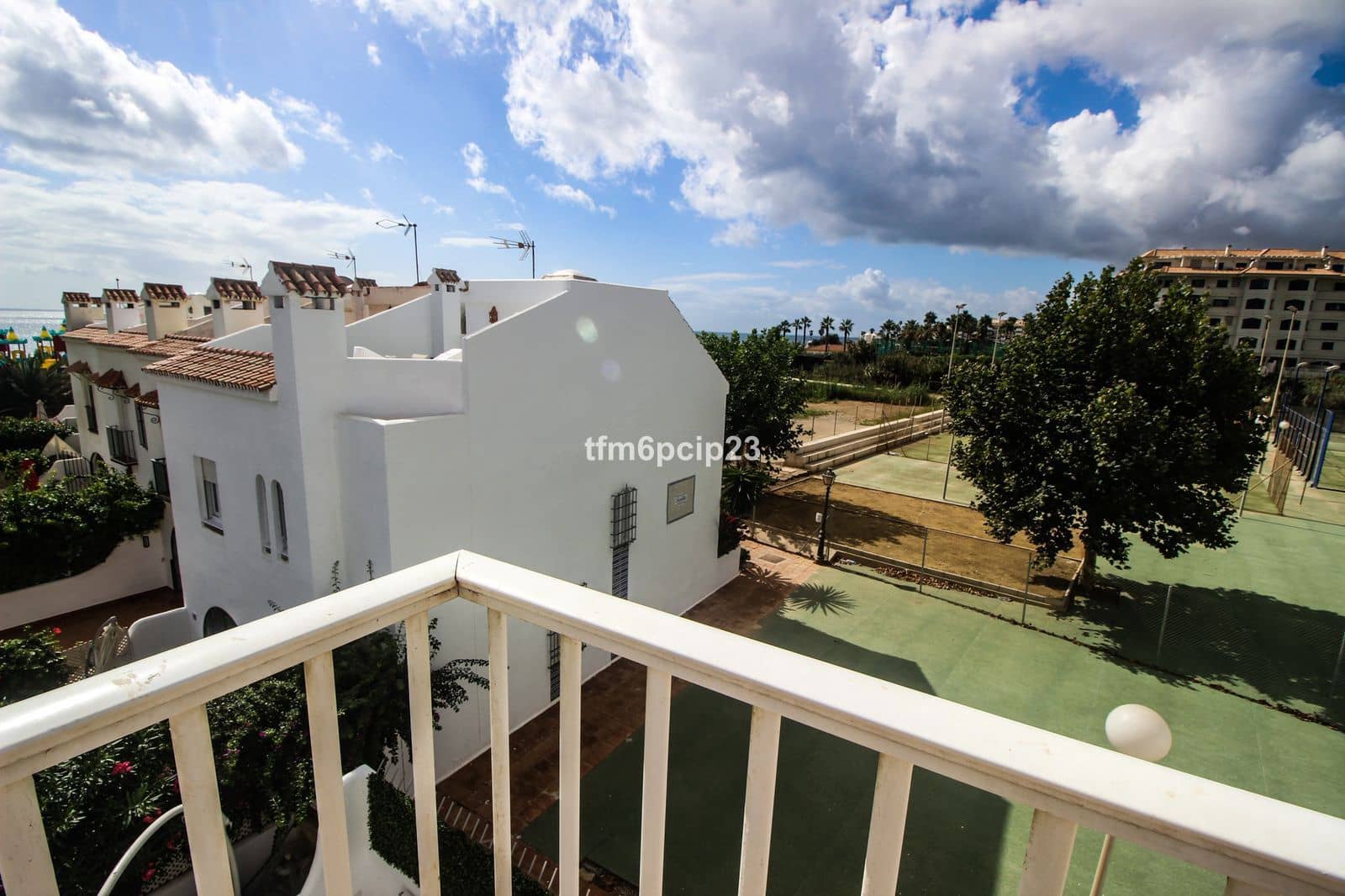 4 slaapkamer Halfvrijstaande villa te koop in Bahia de Casares - € 875.000 (Ref: 9784575)