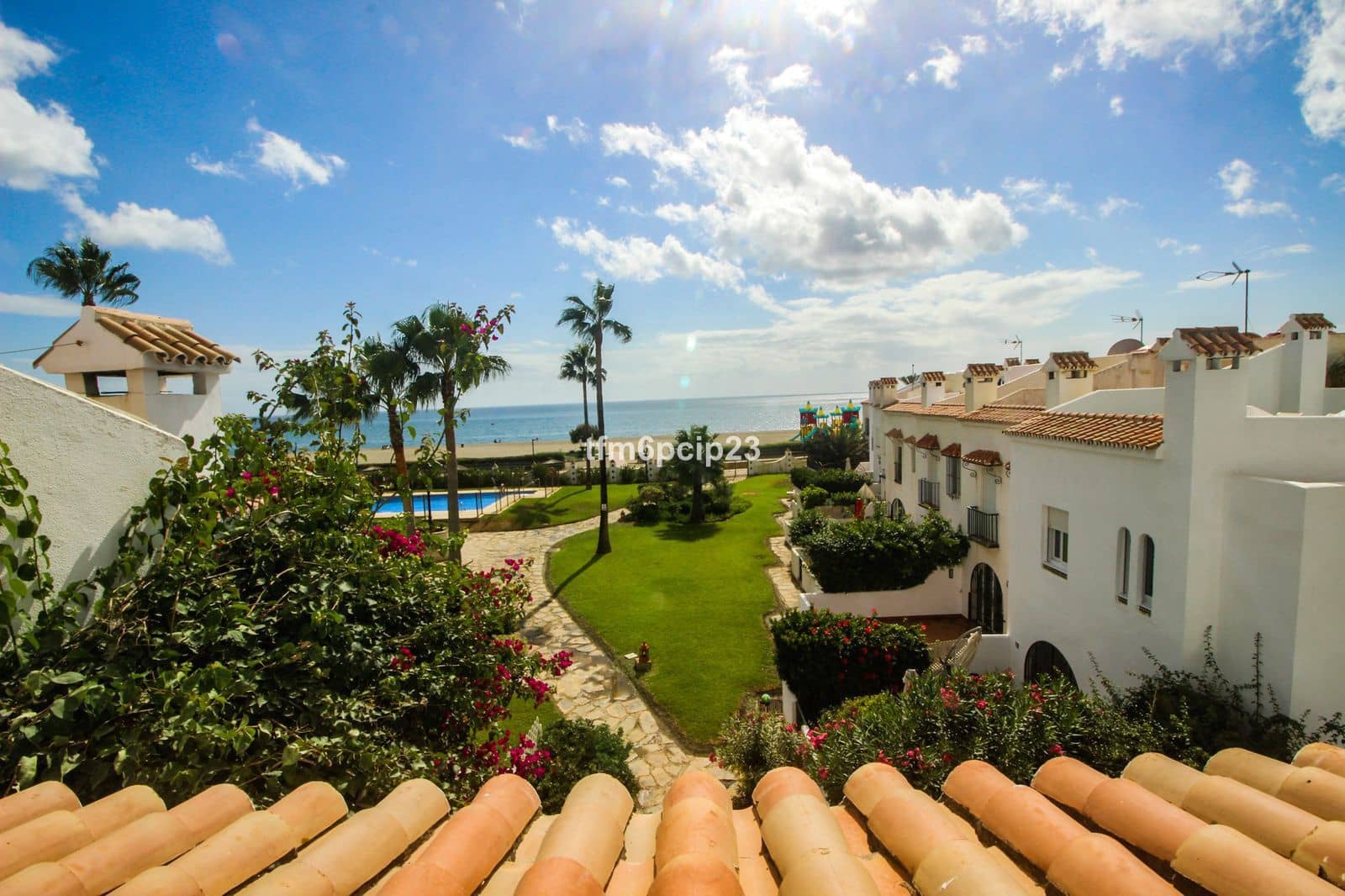 4 slaapkamer Halfvrijstaande villa te koop in Bahia de Casares - € 875.000 (Ref: 9784575)