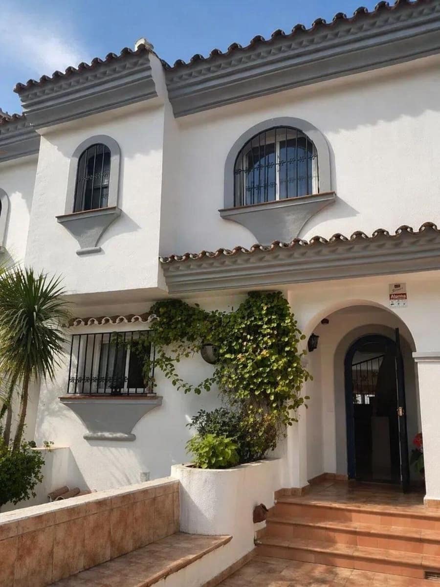 5 bedroom Townhouse for sale in Cabopino - € 943,000 (Ref: 9784576)