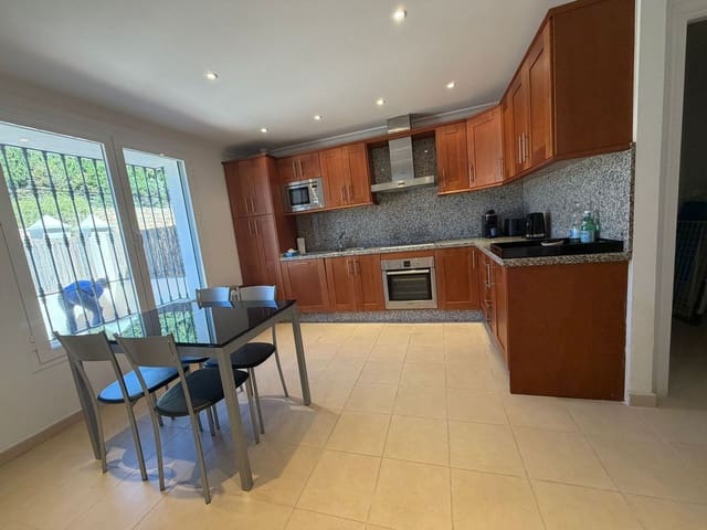 4 makuuhuone Omakotitalo myytävänä paikassa Benahavís - 930 000 € (Ref: 9784583)