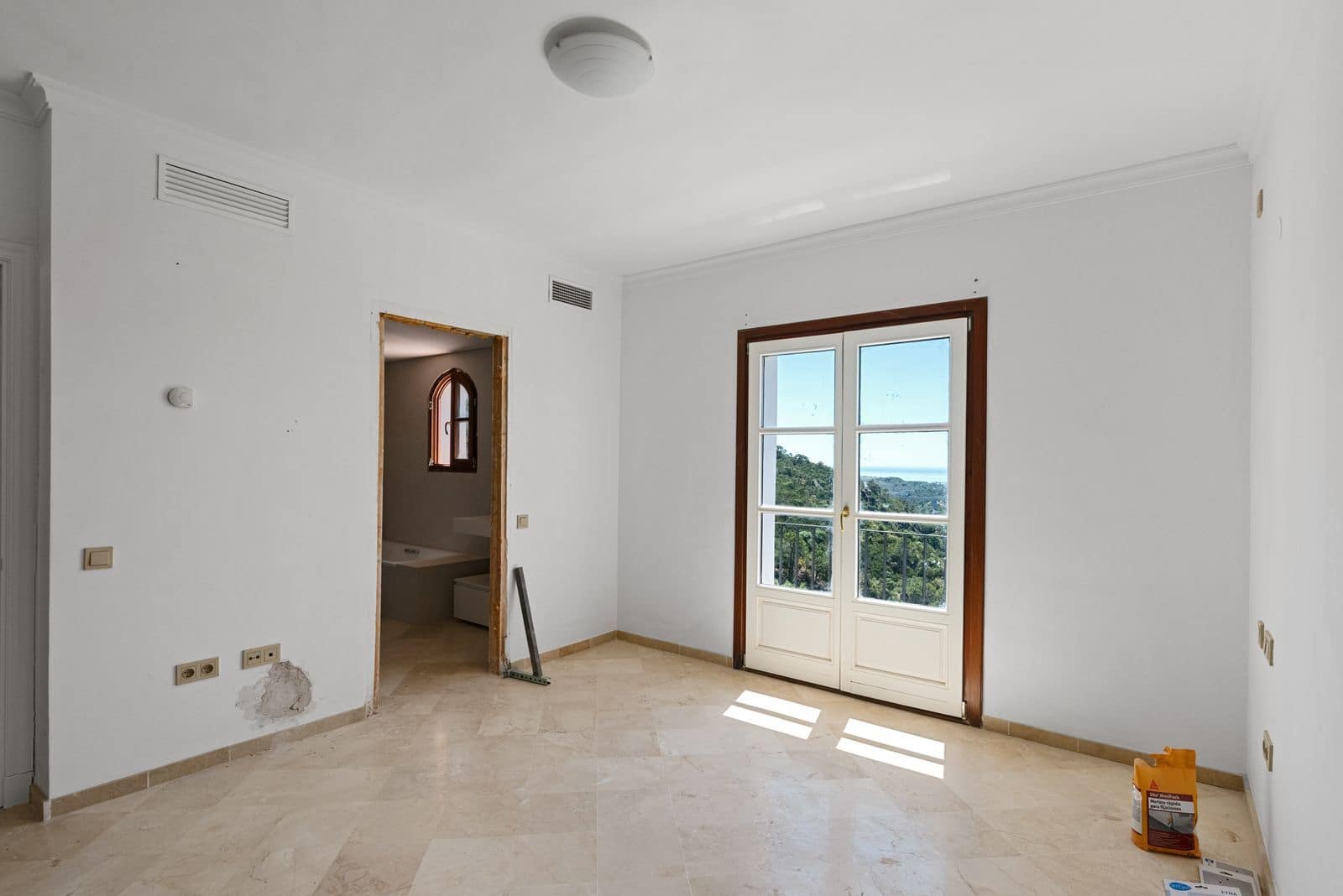 4 makuuhuone Omakotitalo myytävänä paikassa Benahavis - 980 000 € (Ref: 9784585)